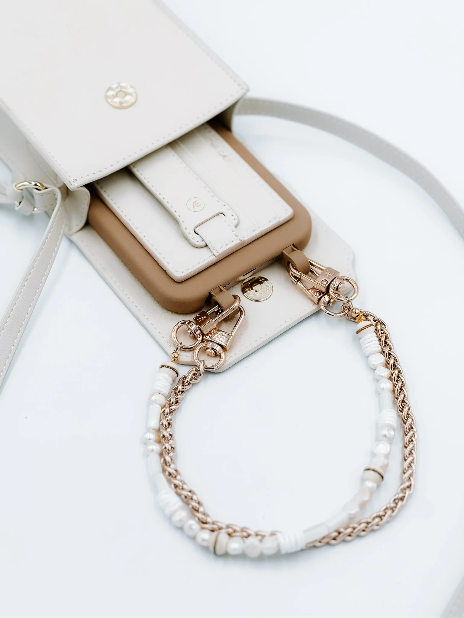 Off White Hoop Phone Wallet - MagSafe (RFID) - Image 5