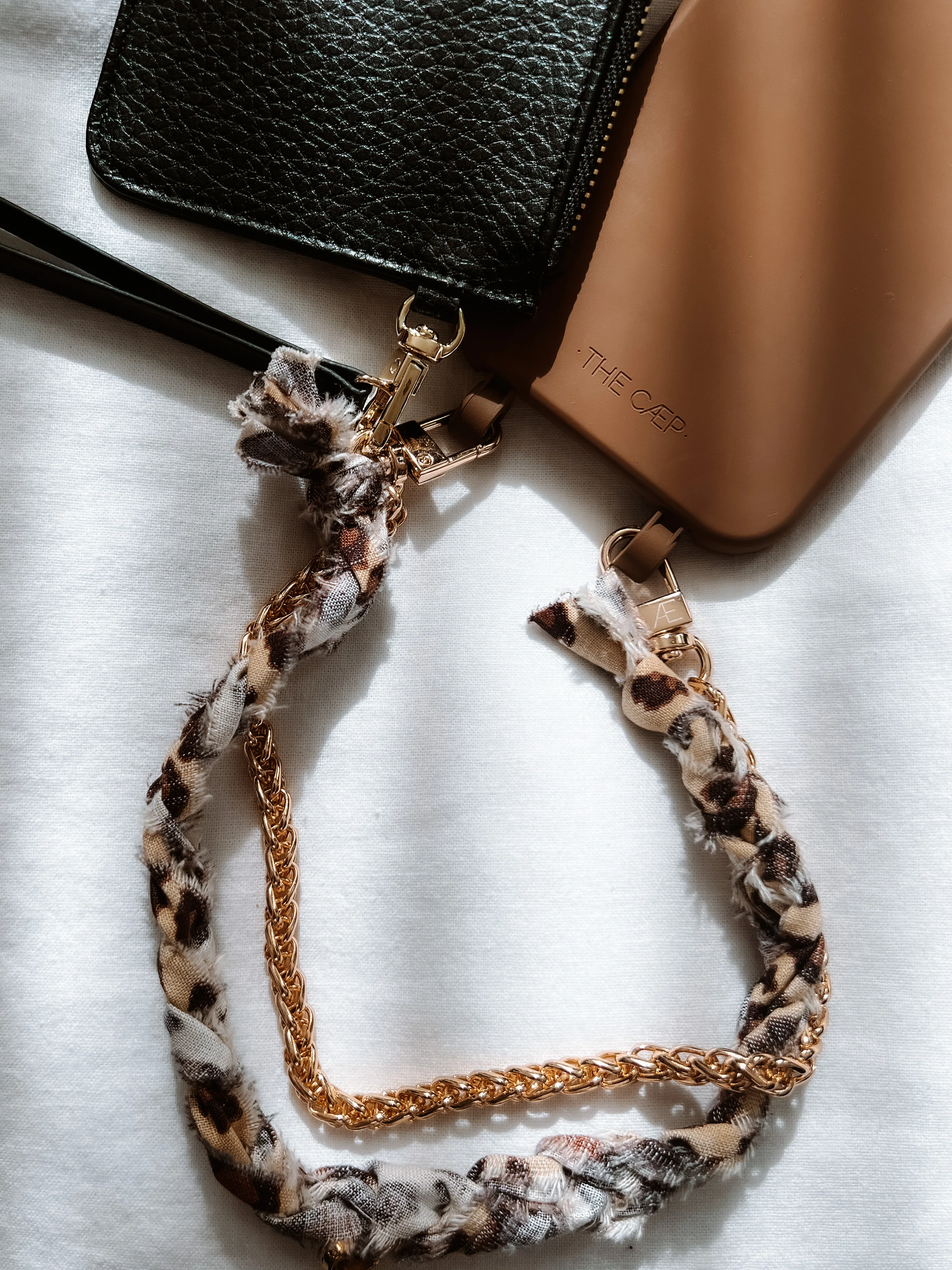 Savannah Phone Wristlet - Image 11